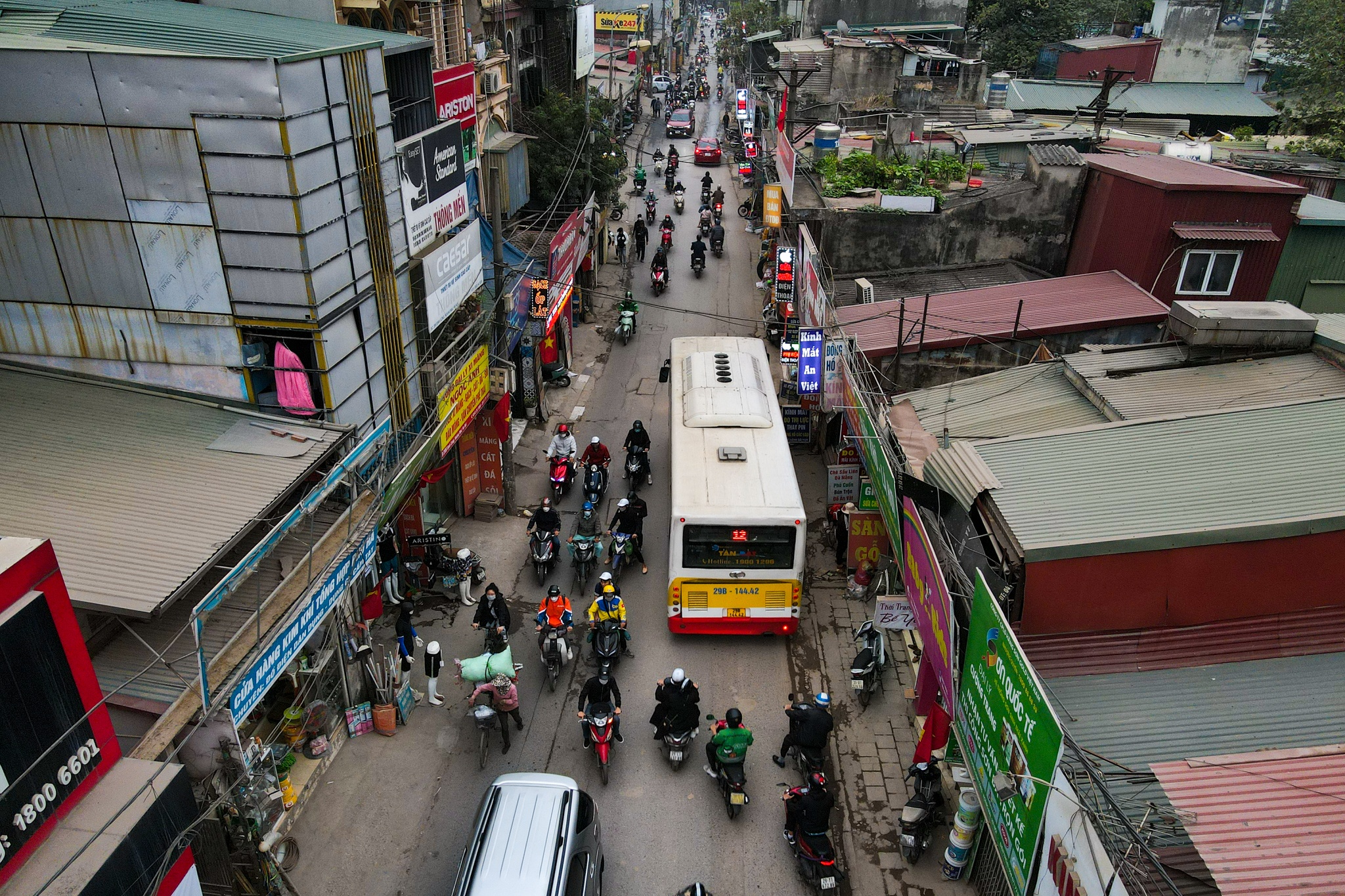 tac duong Dinh Cong anh 2