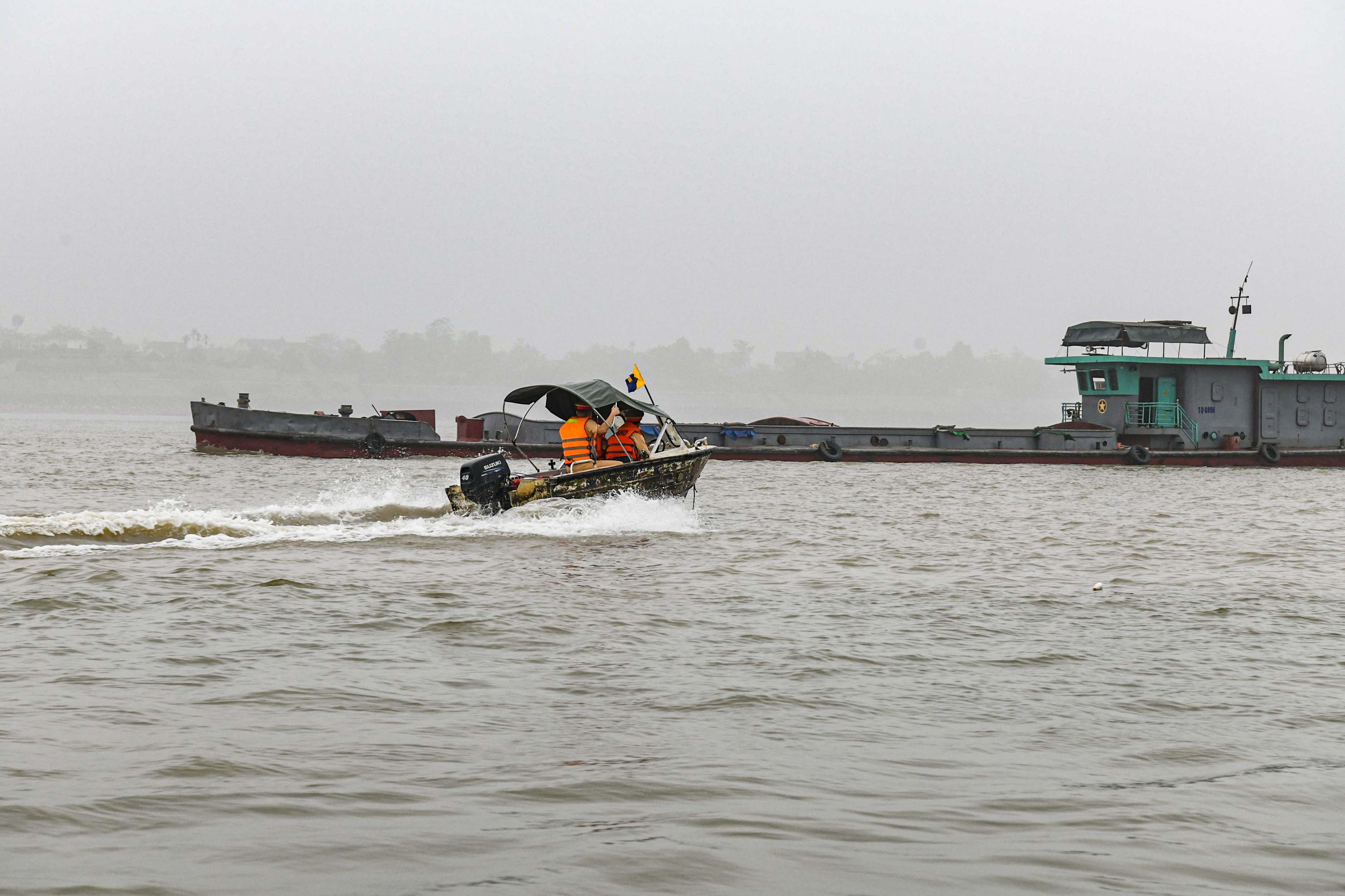 nong do con lai tau anh 1