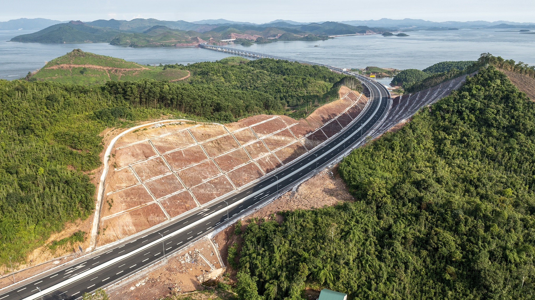 quang ninh dan dau cchc anh 2