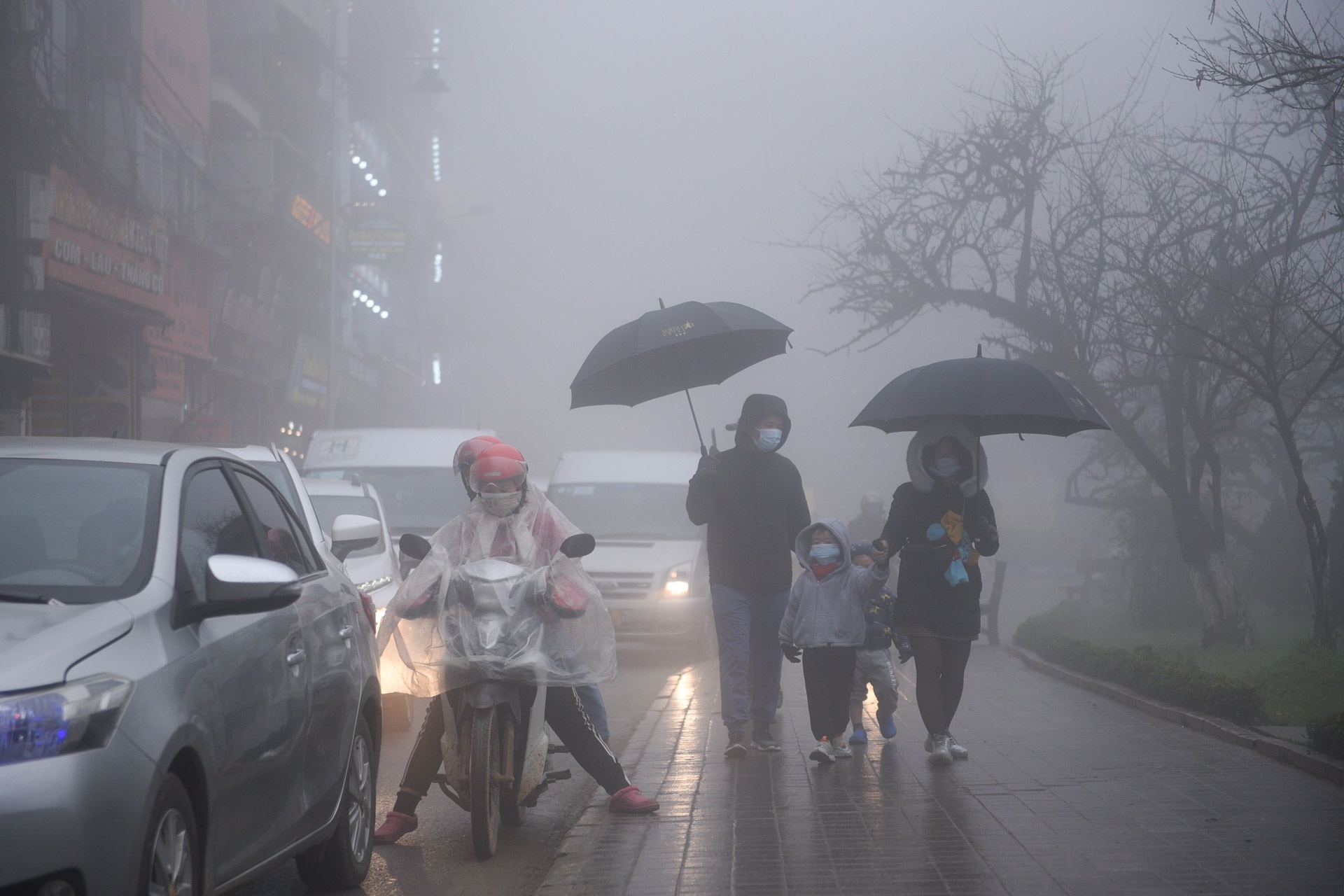 Cam xe tai tren quoc lo 4D di Sa Pa dip le 30/4 hinh anh