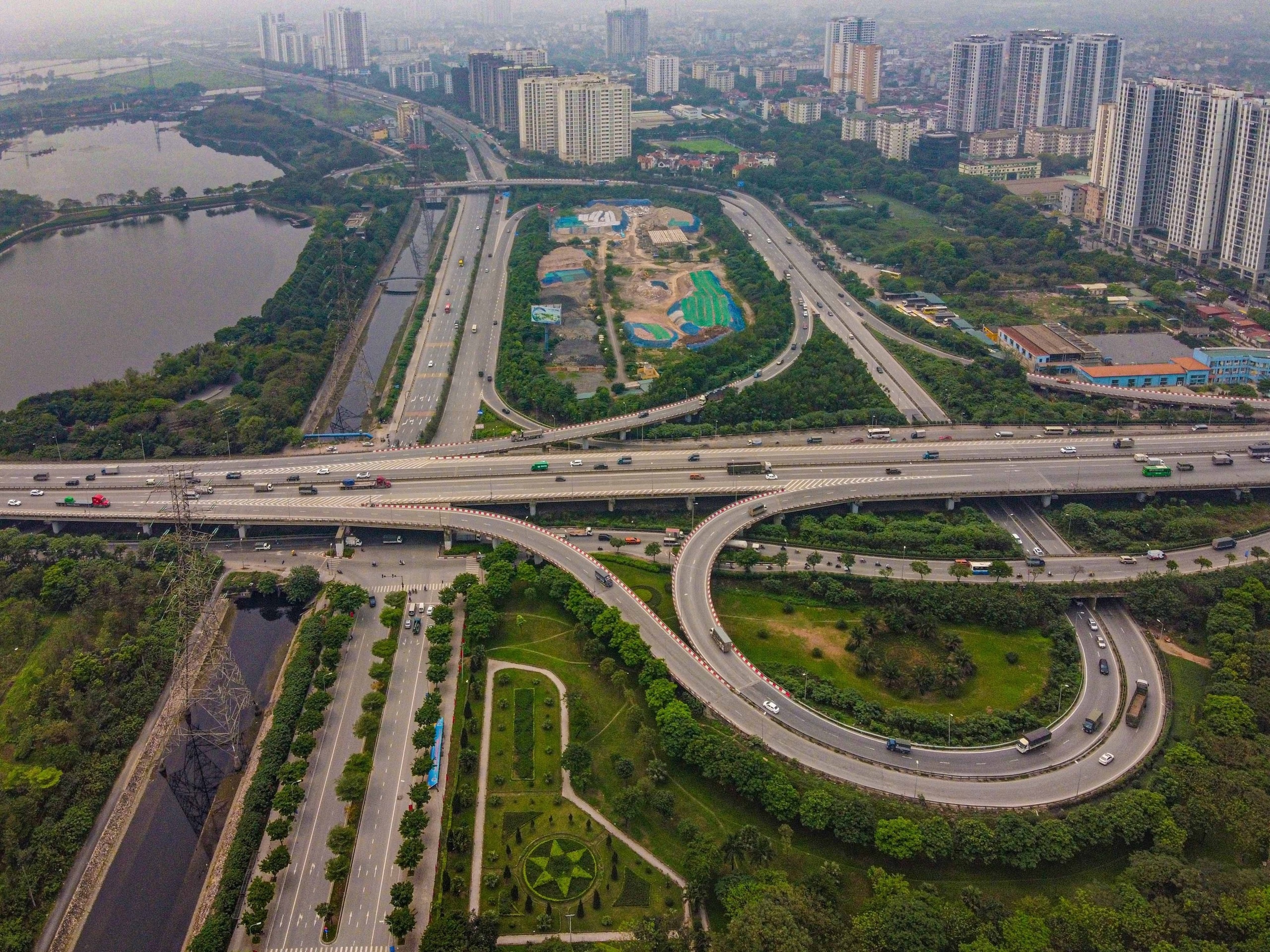 Vi sao Ha Noi chi toi hon 3.200 ty cho du an nut giao Phap Van? hinh anh