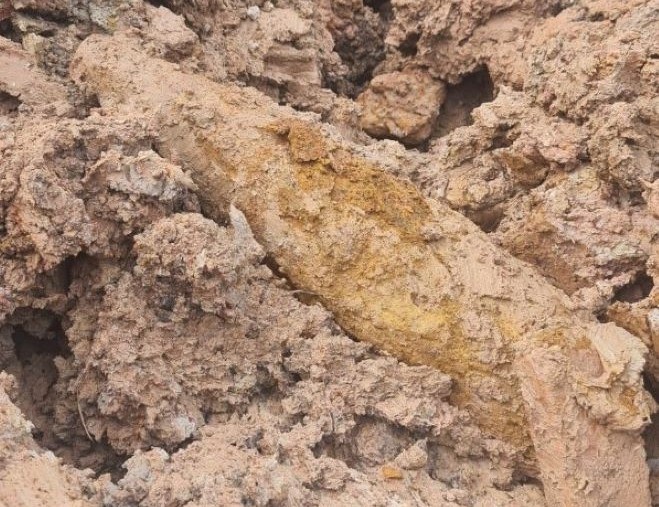 Phat hien bom trong cong trinh benh vien o TP.HCM hinh anh