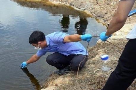 Mot cong ty chuyen xu ly chat thai sinh hoat xa thai ra moi truong hinh anh