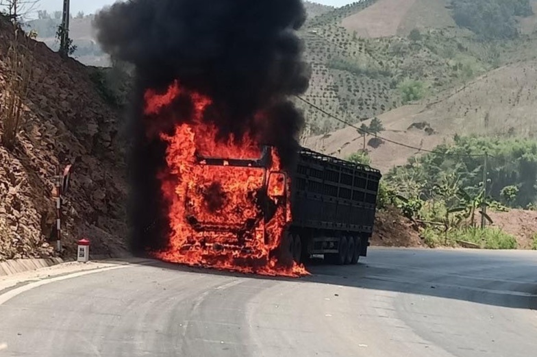 chay xe trong nang nong anh 2