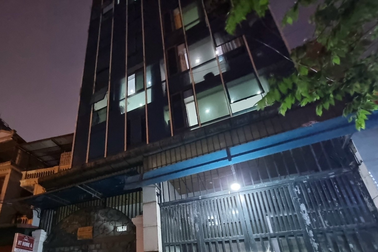 Roi tu tang 6 chung cu mini o Tran Duy Hung, nam thanh nien tu vong hinh anh