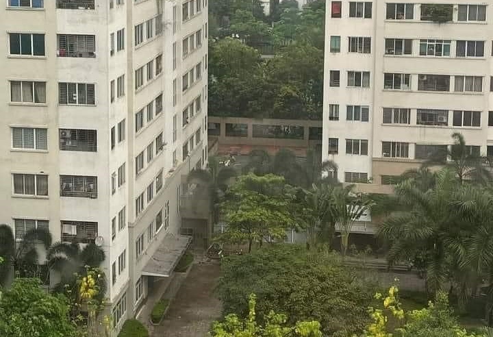 Be gai 4 tuoi roi tu tang 12 chung cu hinh anh