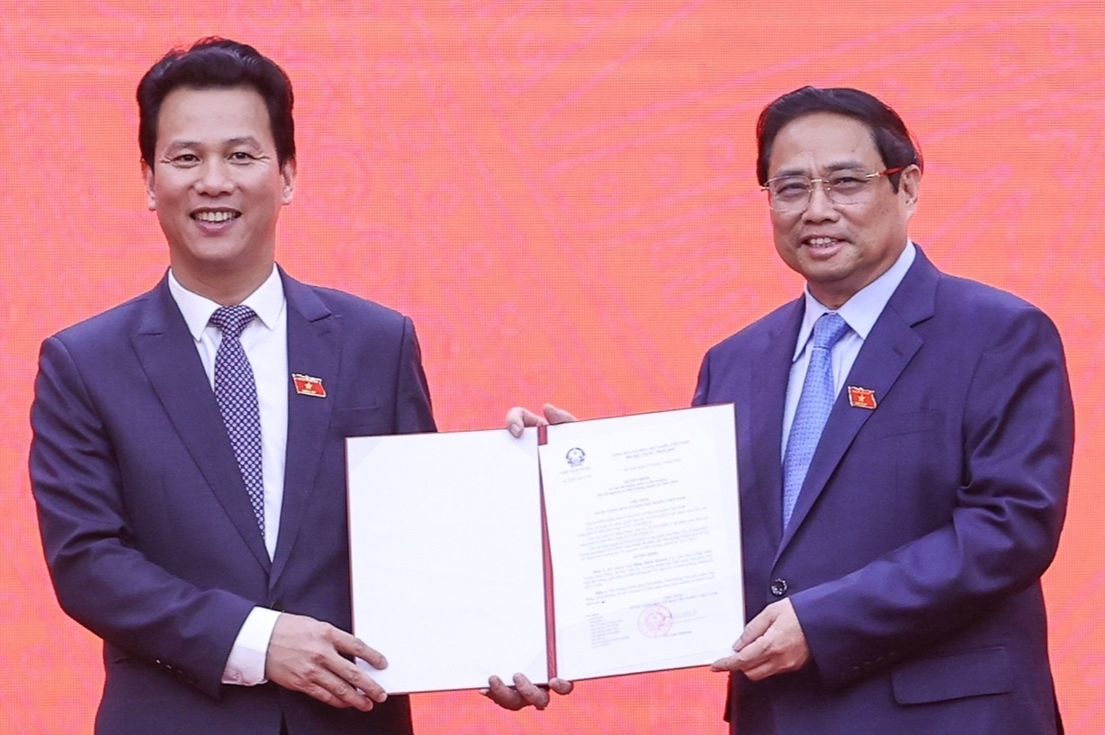 Thu tuong trao quyet dinh bo nhiem Bo truong Tai nguyen va Moi truong hinh anh