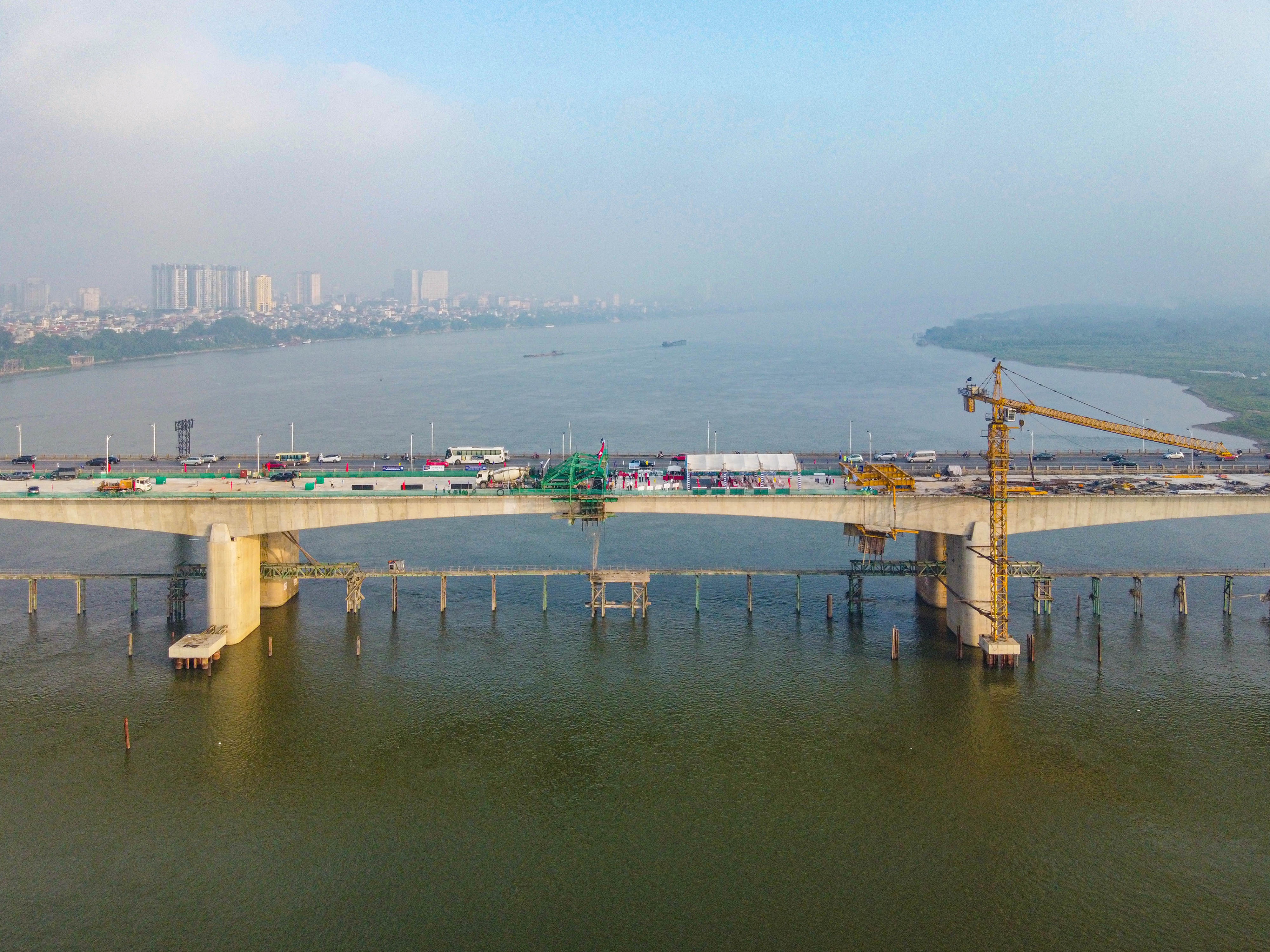 Hop long cau Vinh Tuy 2 tri gia hon 2.500 ty dong o Ha Noi hinh anh