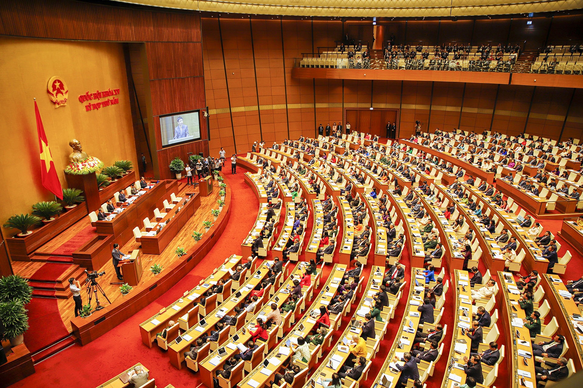 4 bo truong tra loi chat van truoc Quoc hoi hinh anh