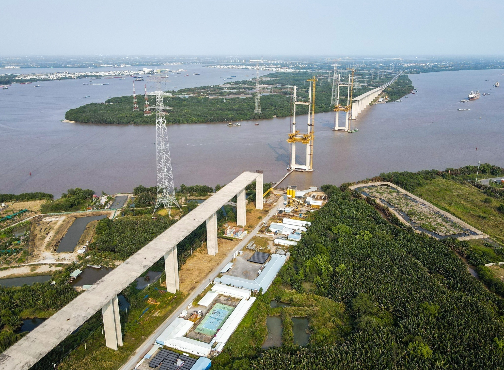 san bay tan son nhat anh 1