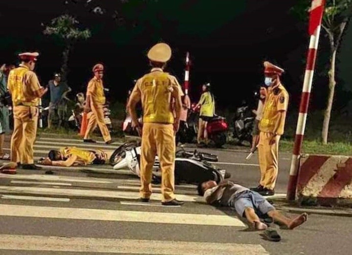 Cong an thong tin vu nam tai xe tong nga CSGT hinh anh