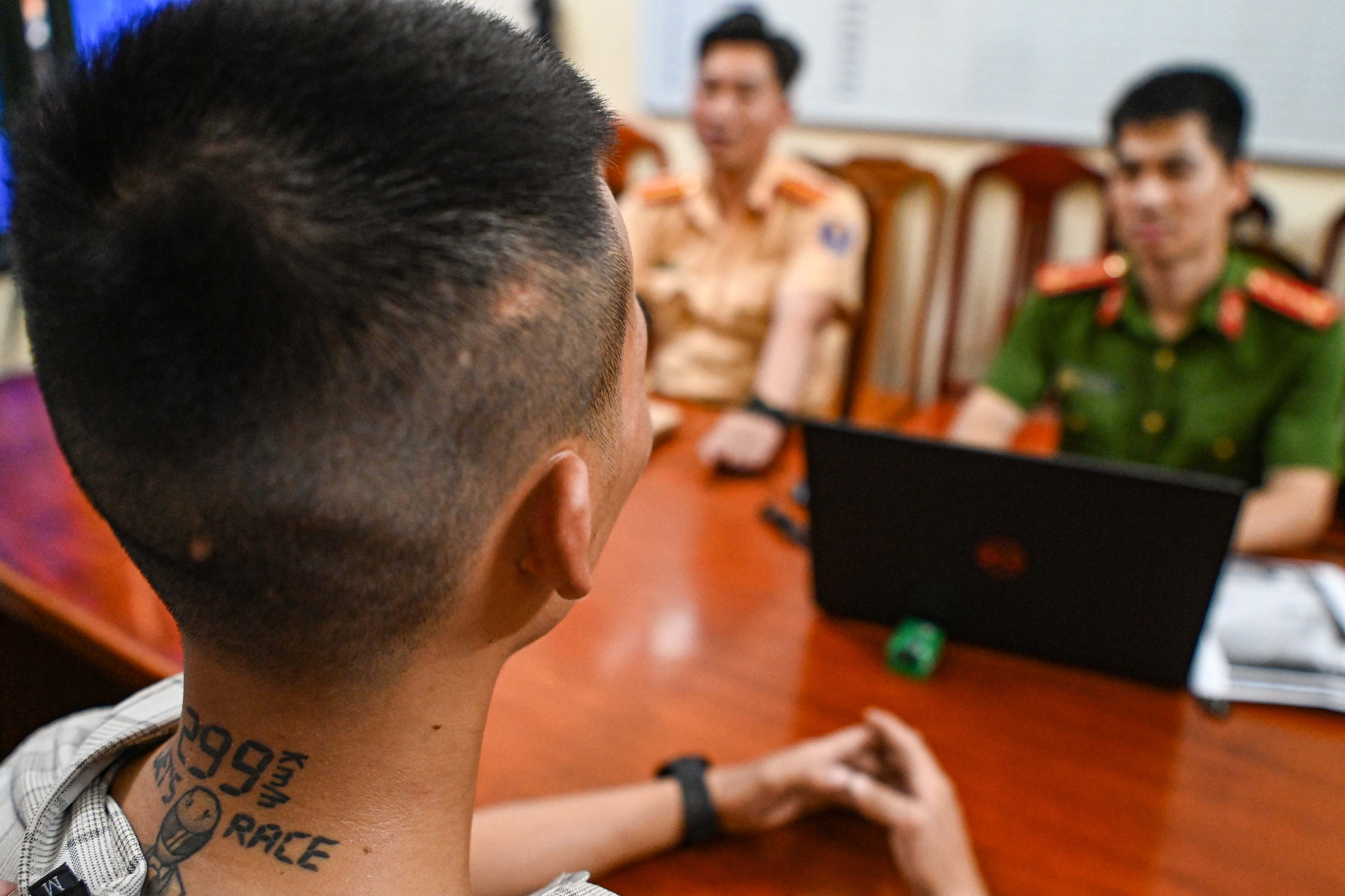 Dua xe trai phep, nhom 'bao xe Bac Giang' bi trieu tap hinh anh