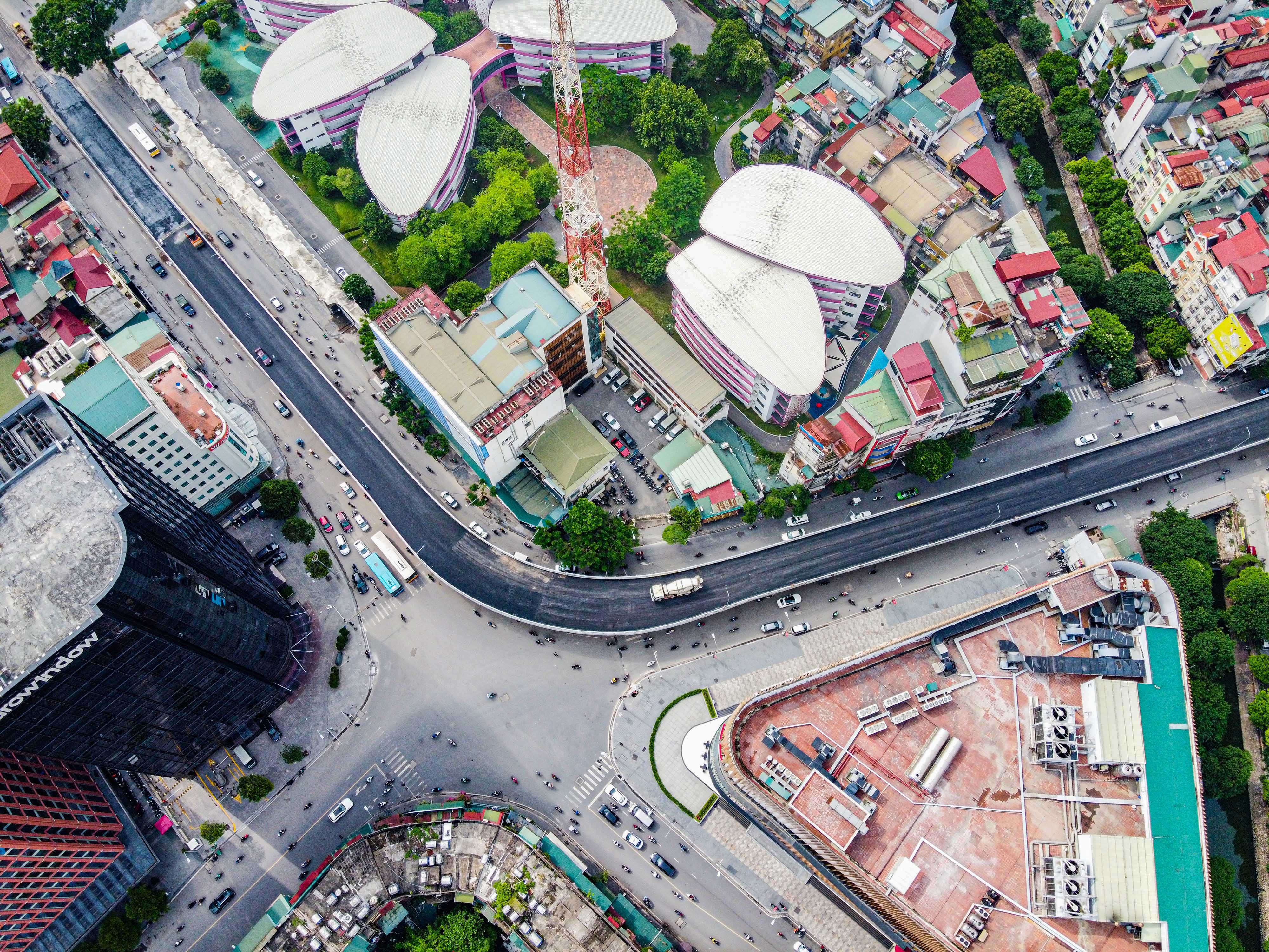 Thong xe cau vuot thep hinh chu C o Ha Noi hinh anh