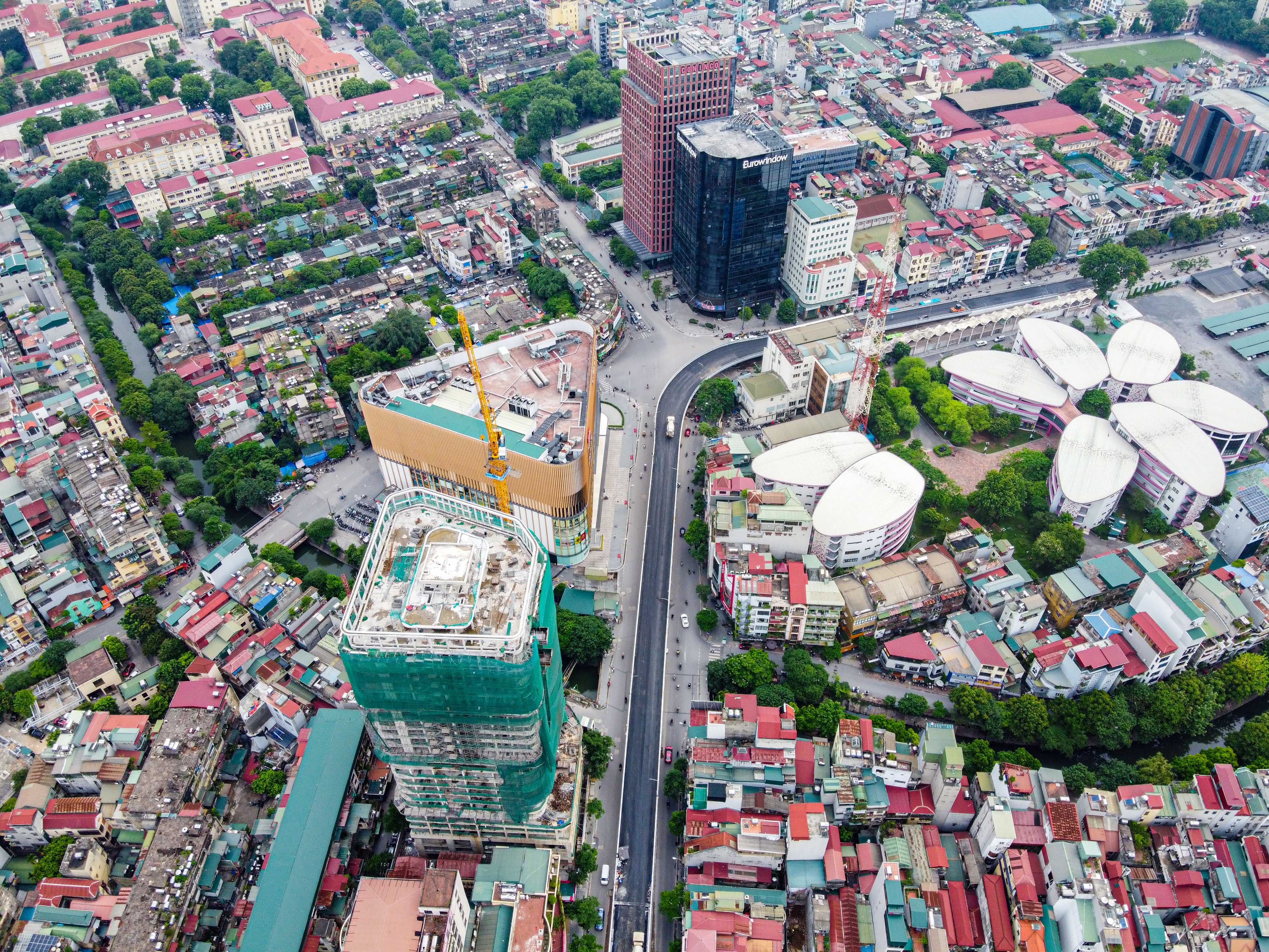 Cau thep hinh chu C o Ha Noi truoc ngay thong xe hinh anh