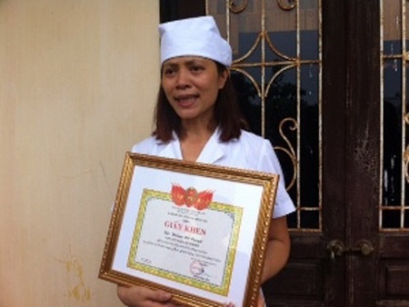 Chi Nguyet Hoai Duc duoc tang 1 chi vang hinh anh