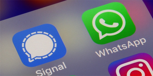 Signal,  WhatsApp,  Facebook anh 1
