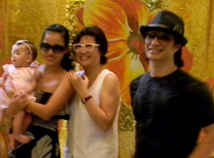 Lo them hinh anh vo con Dustin Nguyen hinh anh