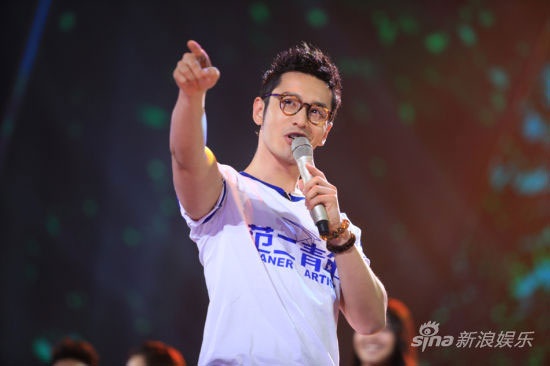 Khoanh khac dang yeu cua Huynh Hieu Minh tai Chinese Idol hinh anh