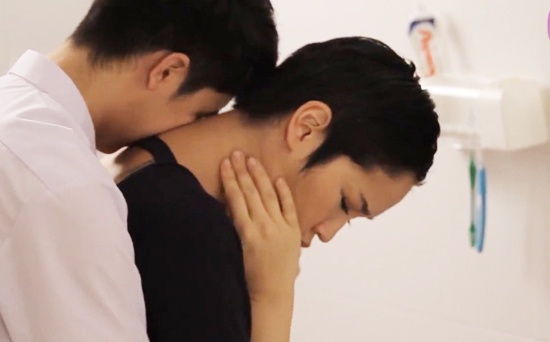 Nam sinh 'Tuoi noi loan' om hon co giao hinh anh