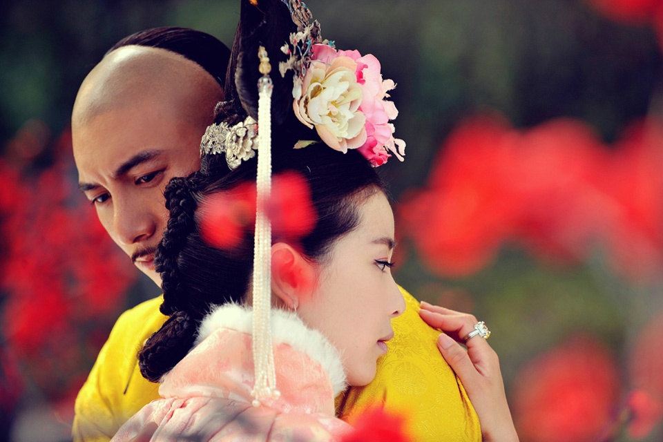 Nhung canh phim co trang 'gay bao' xu Trung hinh anh
