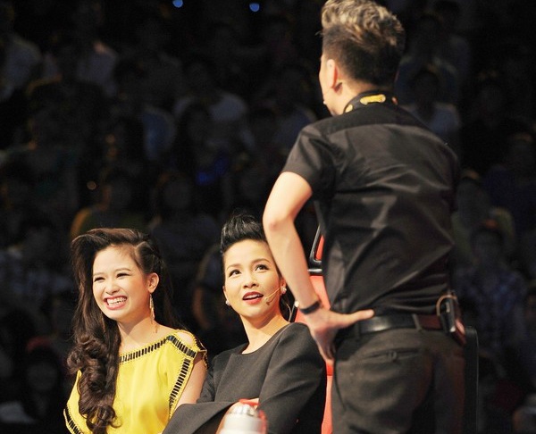 Nhung tinh huong qua khich cua HLV Giong hat Viet hinh anh