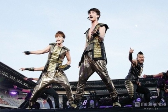 DBSK gay 'chan dong' Nhat Ban voi dem dien hoanh trang hinh anh