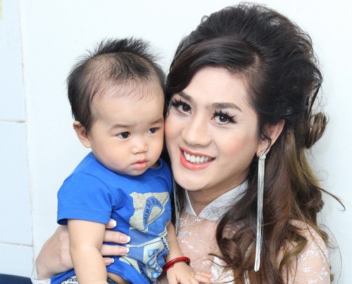 Lam Chi Khanh va chuyen lam me xuc dong hinh anh