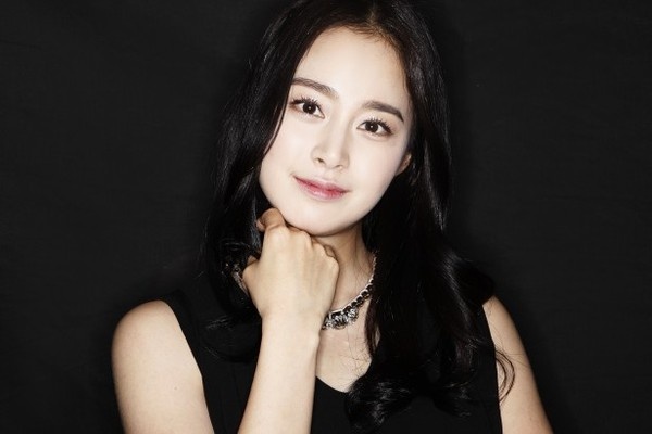 Trang diem cho khuon mat mi mat loi dep nhu Kim Tae Hee hinh anh