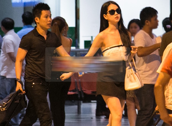 Ngoc Trinh dien vay sieu ngan tu Thai tro ve hinh anh