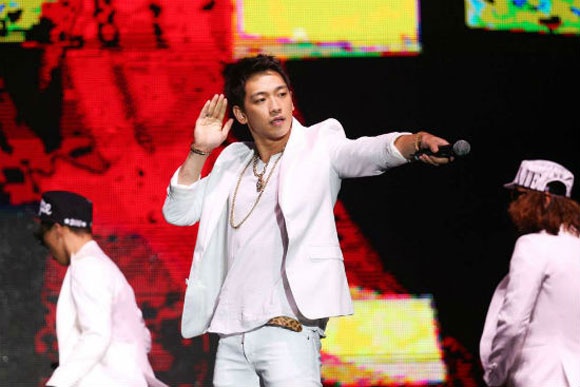 Bi Rain 'chay' het minh trong dem nhac tai xuat hinh anh