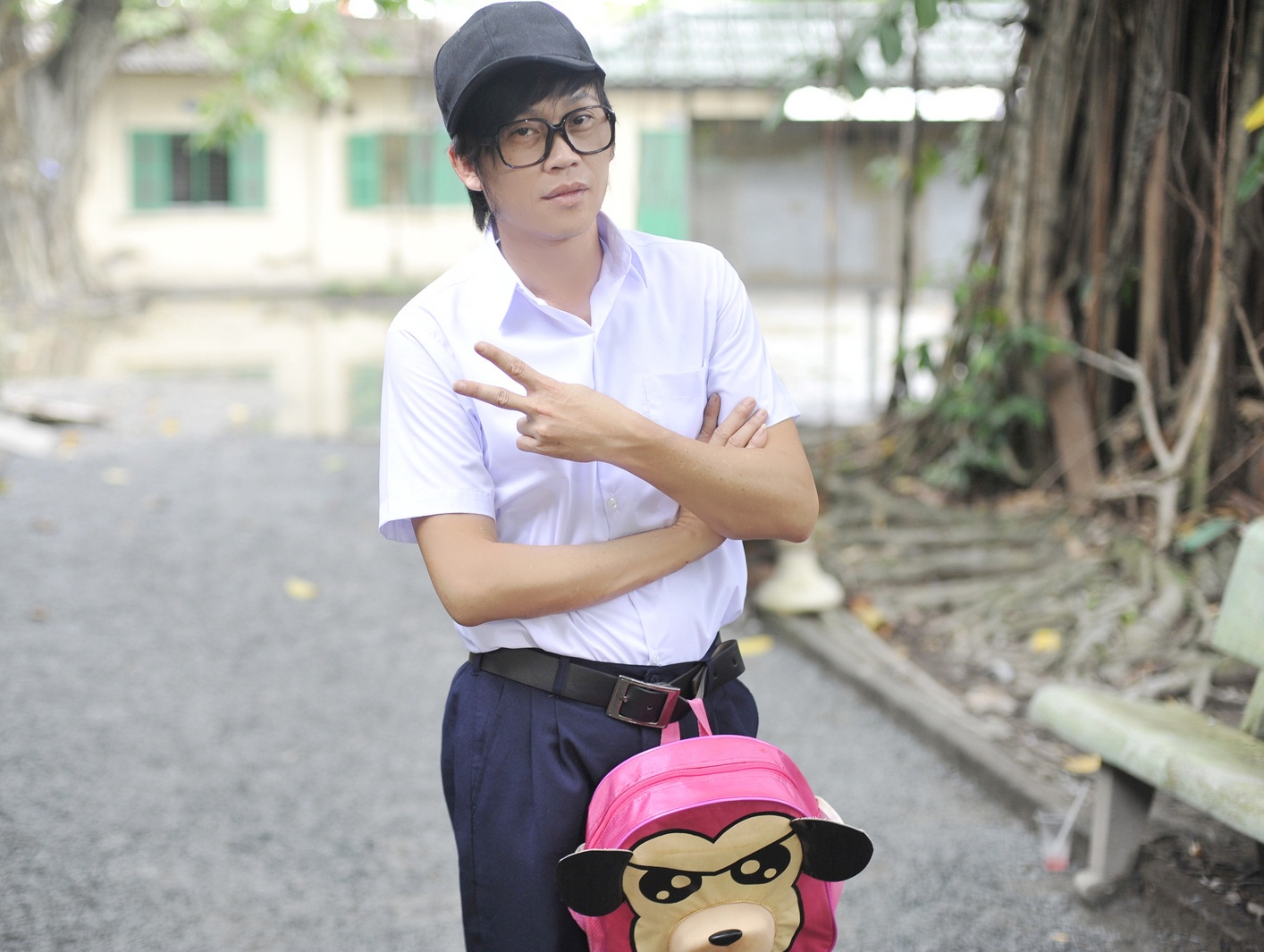 Hoai Linh hai huoc voi tao hinh hoc sinh hinh anh