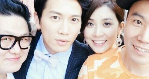 Lee Bo Young tuoi tan trong hau truong chup anh cuoi hinh anh