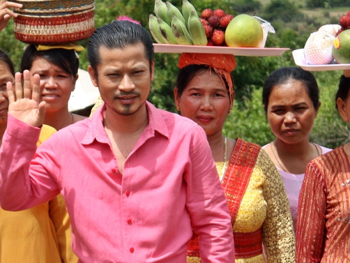 Hung Cuu Long bi co dau bo roi trong phim moi hinh anh