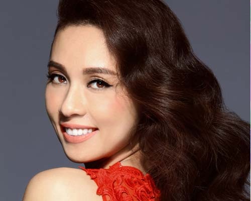 Huyen Ny lam MC chung ket cuoc thi nhan sac tai My hinh anh