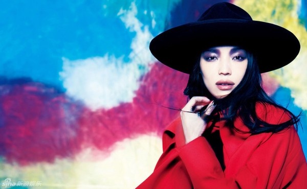 Thu Ky noi loan giua gam mau sang toi hinh anh