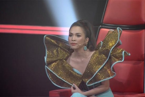 Gu thoi trang cau ky cua sao Viet tren 'ghe nong' hinh anh