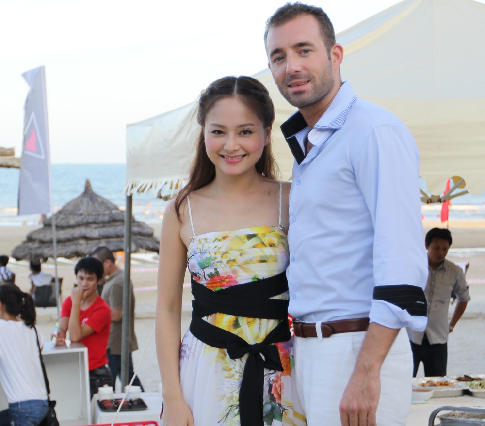 Lo dien nguoi yeu Tay dep trai cua Lan Phuong hinh anh