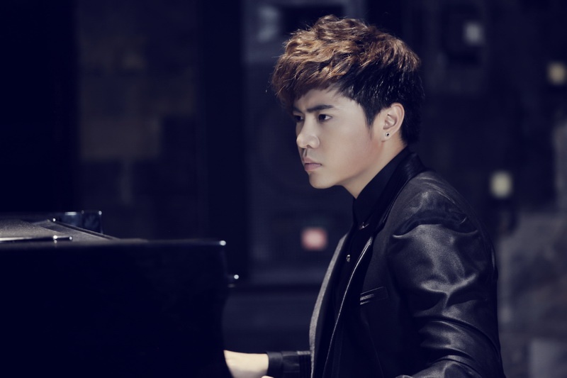 Tran Tuan Luong mao hiem khi hat nhac tinh uot at hinh anh