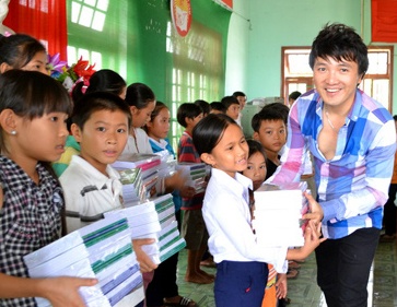 Duong Ngoc Thai lam tu thien tai que nha hinh anh