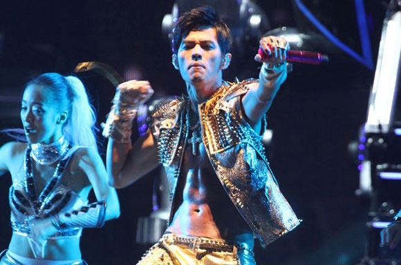 Chau Kiet Luan so huu co 6 mui la nho... hieu ung 3D hinh anh