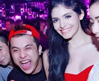 Hinh anh vui ve cua Andrea va Yanbi truoc vu xo xat hinh anh