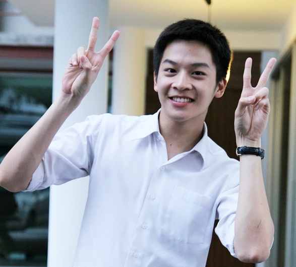 Hot boy Phu 'Tuoi noi loan' noi 'Anh yeu em' voi fan Viet hinh anh