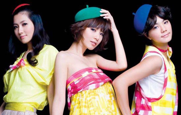 Hanh trinh 12 nam 'tu qua hoa cong' cua S.H.E hinh anh