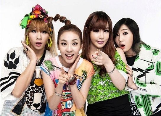 Nhung nhom nhac lech tuoi gay ngac nhien nhat Kpop hinh anh