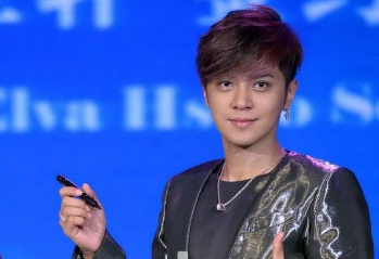 Bi mat hop dong bac ty cua ca si Hoa ngu hinh anh