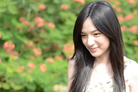 My nhan 'Tuoi noi loan' quay lai Viet Nam voi ve kinh di hinh anh