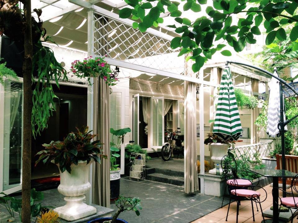 Thu gian tai goc rieng binh di giua long Sai Gon hinh anh