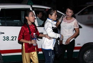 Gia dinh Phuong My Chi nghi ban che de theo con chay show hinh anh