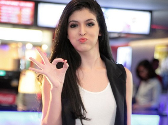 Andrea trai long truoc khi quay tro ve Tay Ban Nha hinh anh