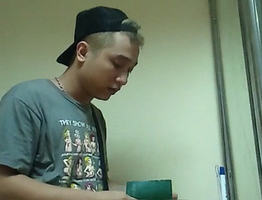 Yanbi mac ao in hinh tho tuc di nop phat hinh anh